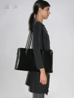 Outlet No 1002/Caye Kvinder Cayetano